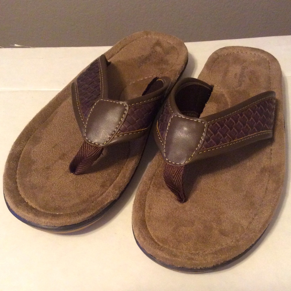 Goodfellow brown leather suede Men’s 7 Summer slippers flip flops or women’s 9